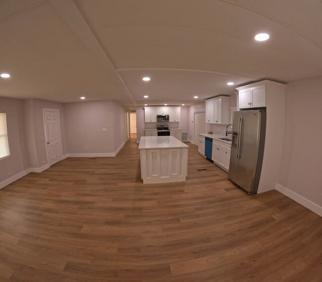 Building Photo - 15 NE 63rd Ct