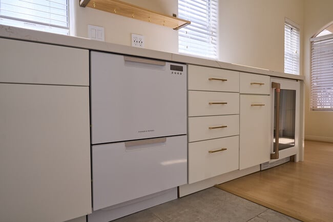 Double drawer dishwasher - 12060 Hoffman St