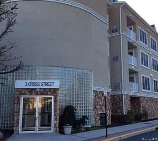 Building Photo - 3 Cross St