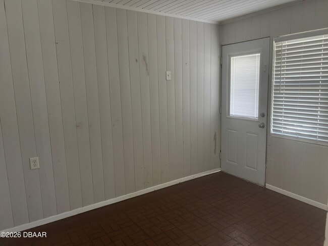 Building Photo - 250 S Seneca Blvd