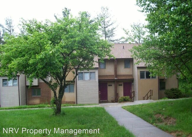 Primary Photo - 3 br, 2.5 bath House - 355 Shenandoah Circle