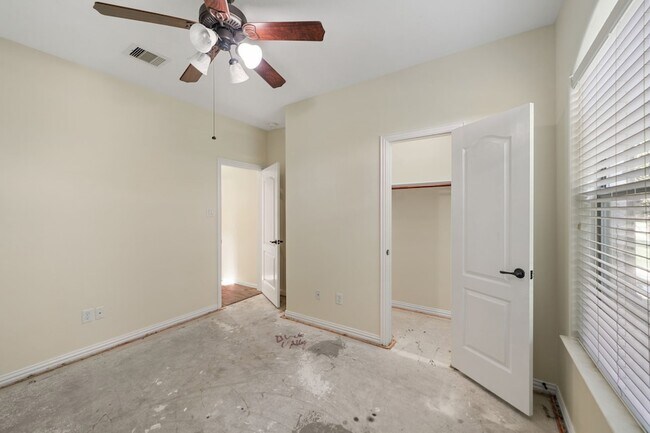 Building Photo - 107 Bella Sole