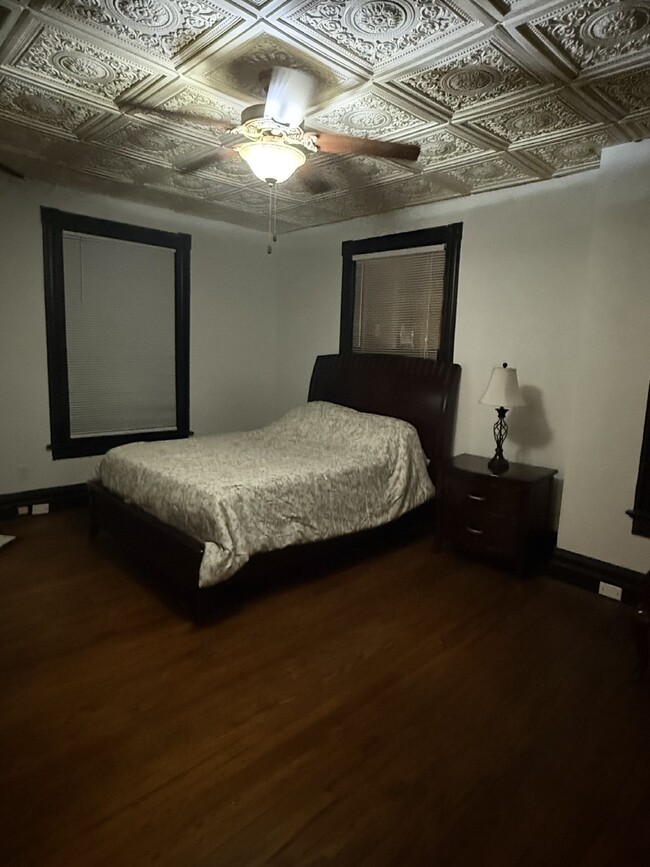 Building Photo - Fully Furnished 3 bed / 1.5 bath Historic ...