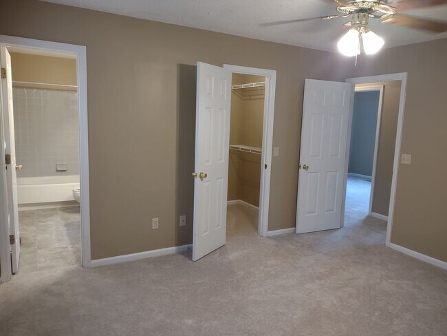 Building Photo - 202 Hookston Way