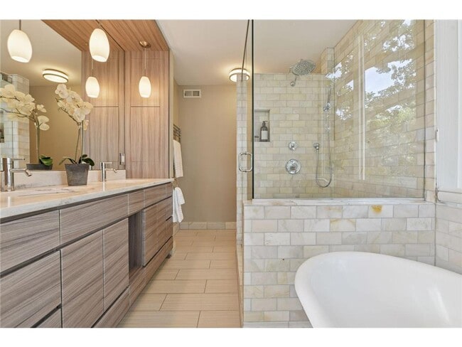 Building Photo - 3933 Zenith Ave S