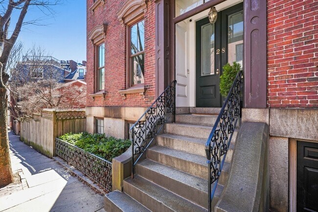 Building Photo - 28 Chestnut St