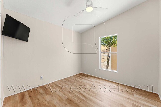 Building Photo - Spacious 3 Bedroom Home with Large Fenced Yard and Two-Car Garage