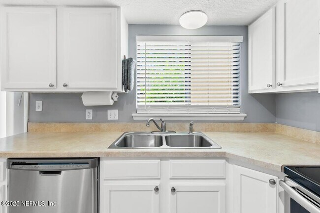 Building Photo - 5400 La Moya Ave