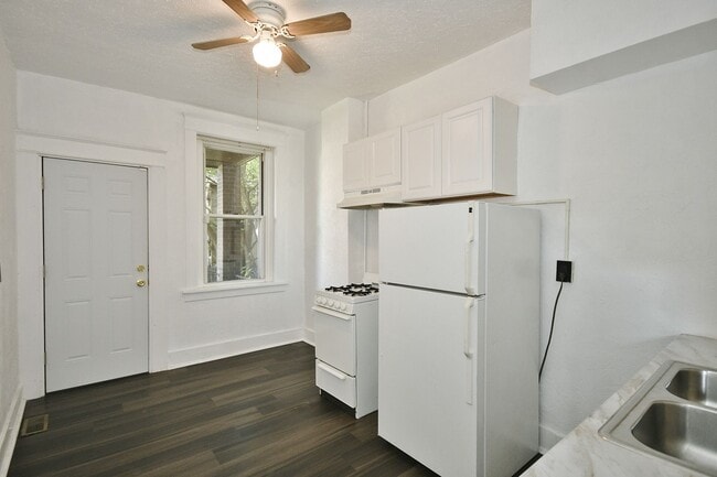 Building Photo - 511 Main St