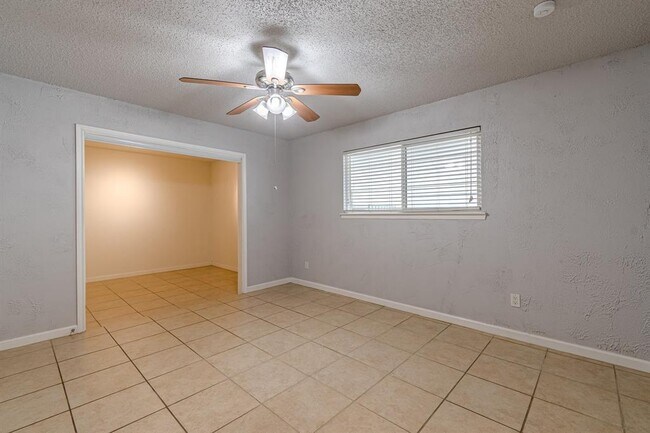 Building Photo - 8 Spalding Cir
