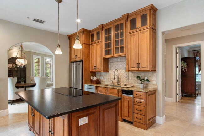 Building Photo - Luxury Rental Available