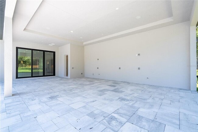 Building Photo - 16044 Pendio Dr