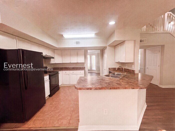 Building Photo - 710 Timbergrove Dr SW