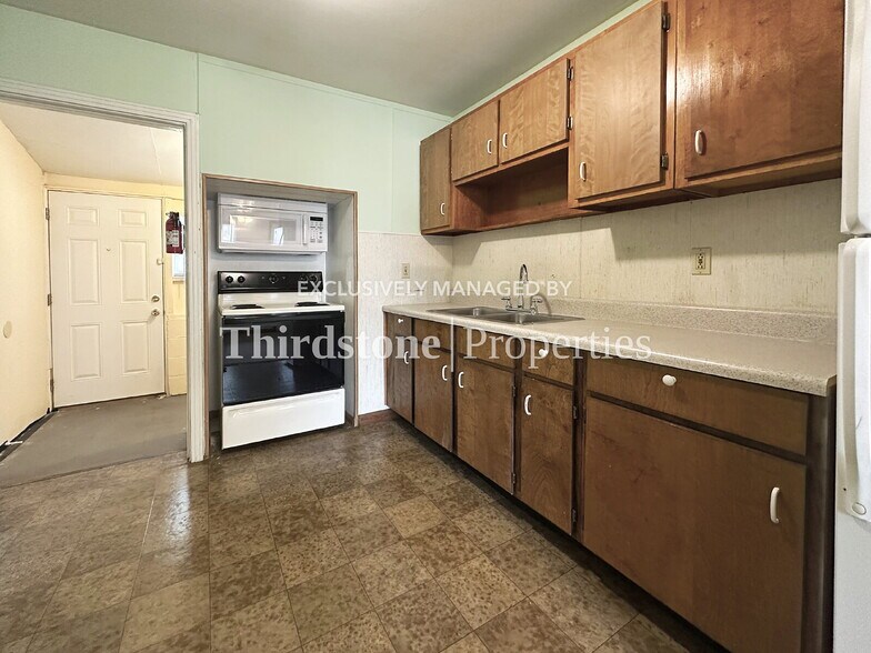 Building Photo - 1727 Lindsey Rd