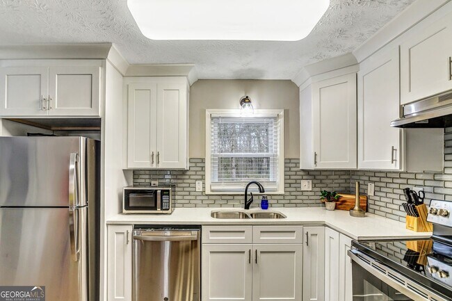 Building Photo - 3017 Valley View Dr