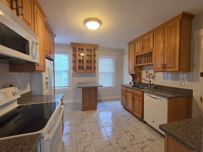 Building Photo - 264 Villa Ave