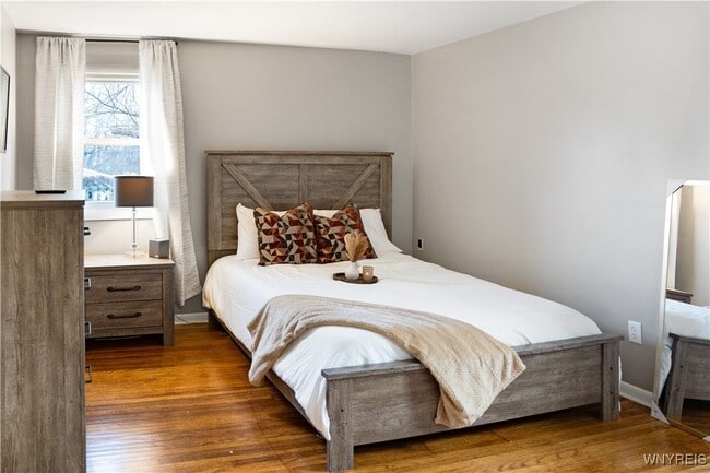 Building Photo - 193 Thistle Lea