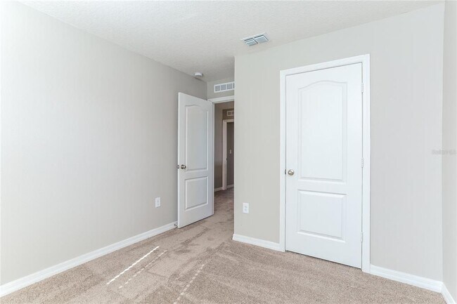 Building Photo - 360 Fern Ct