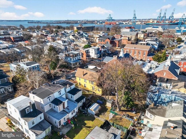 Building Photo - 325 Monmouth St