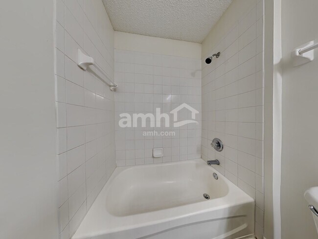 Building Photo - 14249 Fish Eagle Dr E