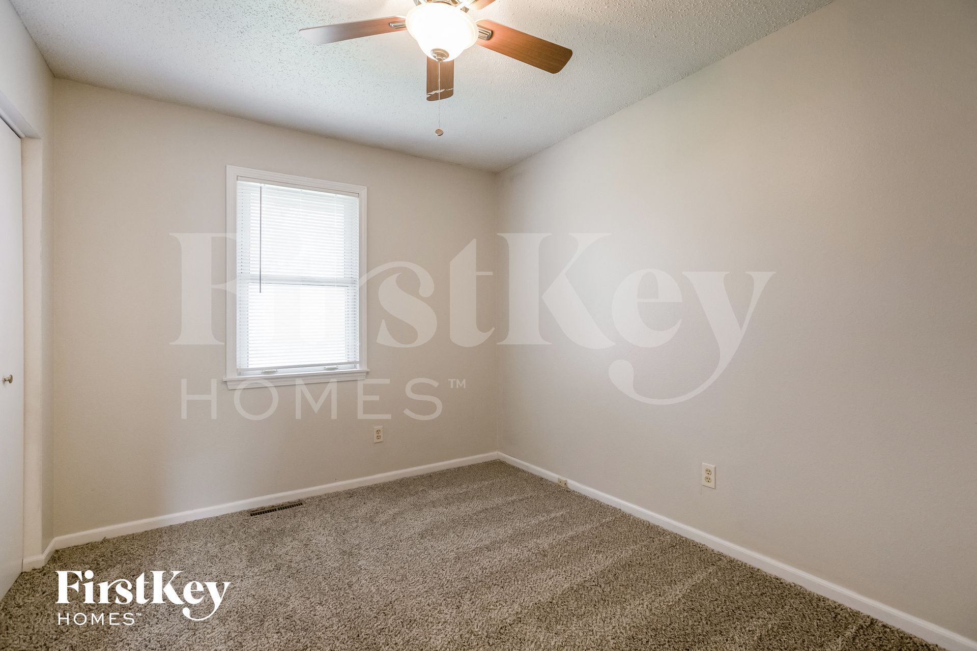 Building Photo - 606 NE Park Cir