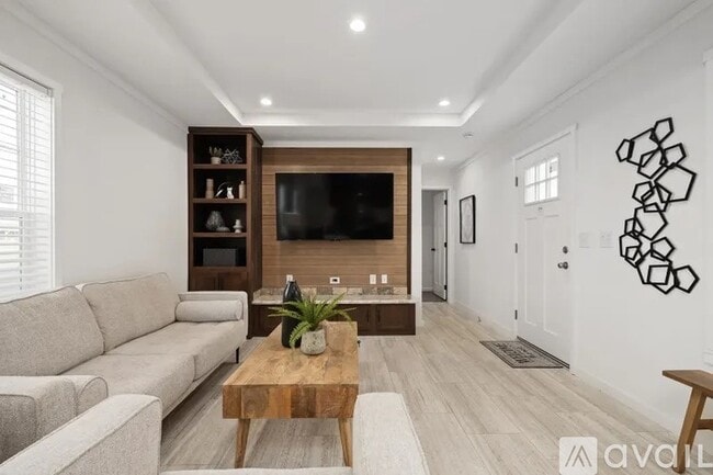 Building Photo - 786 NY-221