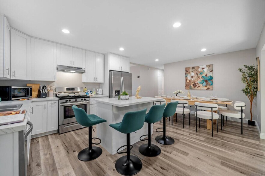 Building Photo - 7630 Andasol St