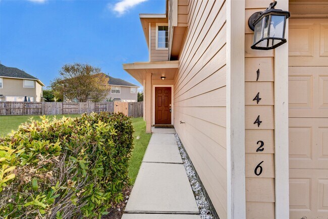 Building Photo - 14426 Mooreview Ln