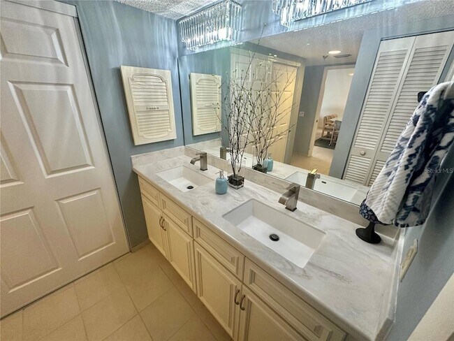 Building Photo - 6035 Sea Ranch Dr