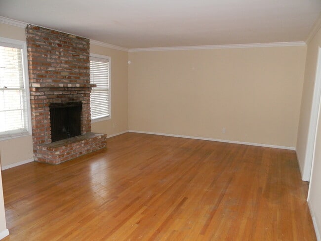 Building Photo - 1306 E Mayfair Ave