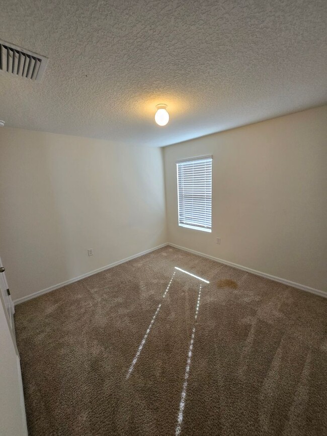 Building Photo - 4  bedroom 2 bath Home for Rent  in the He...