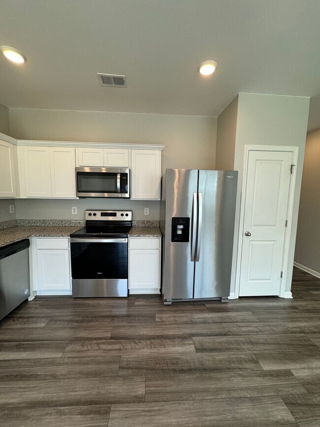 Building Photo - Nice 2/2.5 Townhouse in Cartersville- $1,495