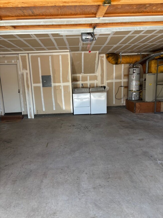 Building Photo - Two Bedroom Two Bath, plus Office Townhouse in Aptos