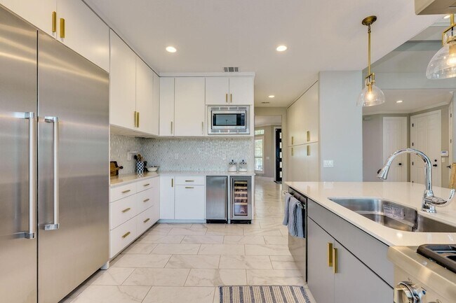 Building Photo - 12727 Cloud Mountain Crossing