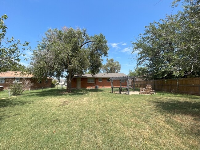 Building Photo - 104 SW 45th St