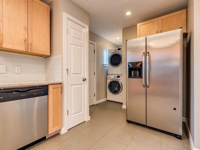 Primary Photo - 4412 Gillis St