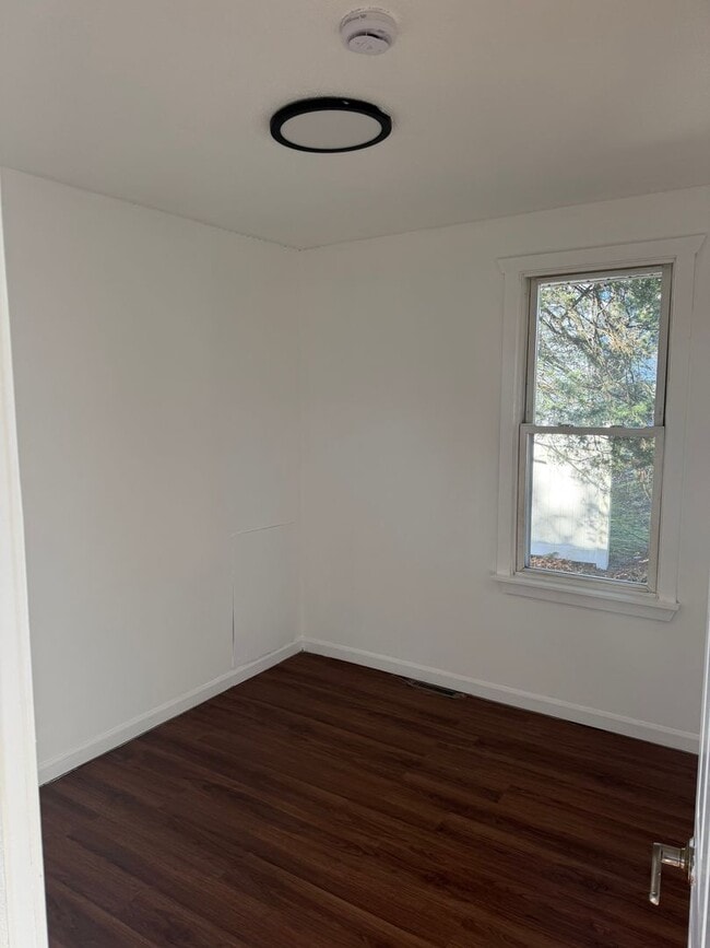 Building Photo - Newly Renovated 2-Bedroom, 1-Bath Single Family Home for Rent!