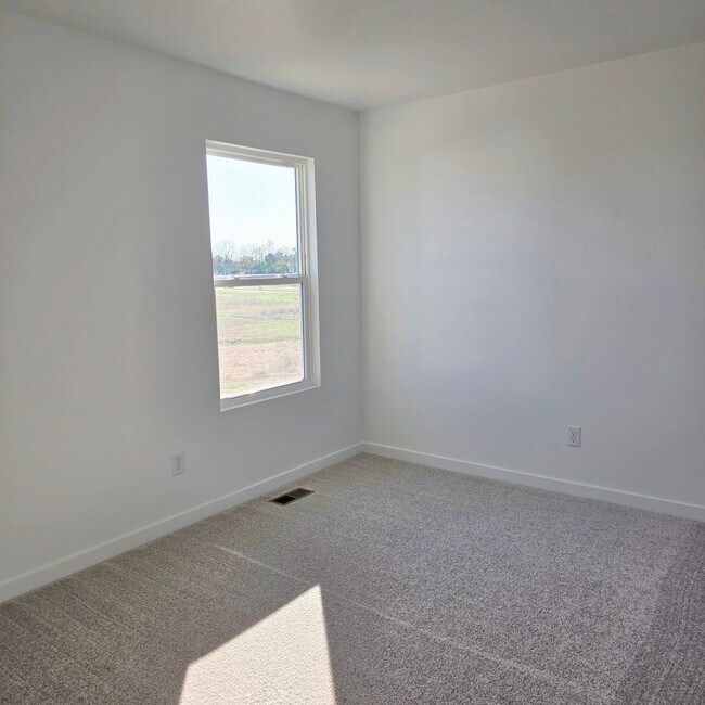 Building Photo - Brand New 4 Bedroom Home