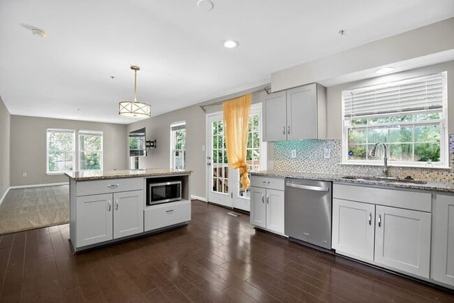 Building Photo - 6602 Squireman Ct
