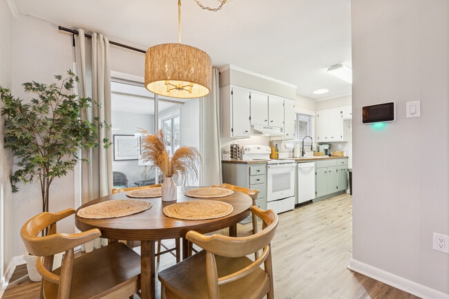 Building Photo - 616 Lemaster Ave