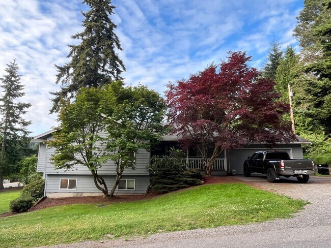 Building Photo - 5 Bedroom Located Near WWU
