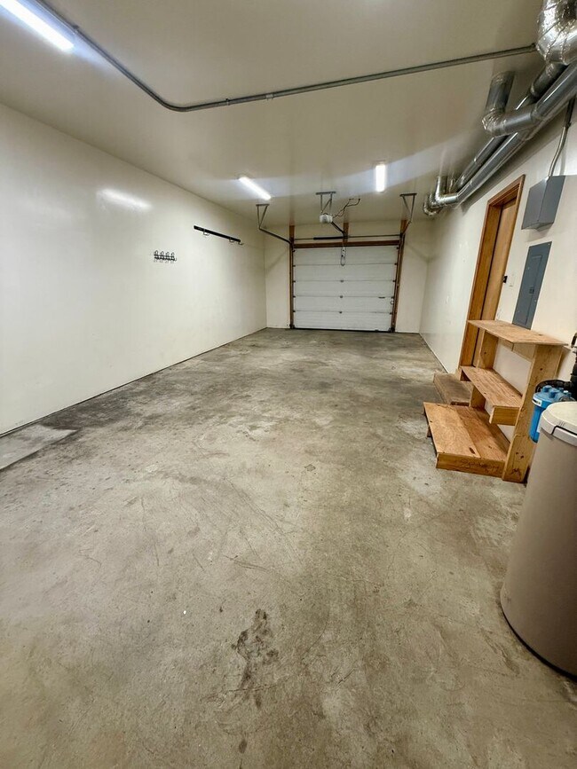 Building Photo - 2175 Chateau Ct