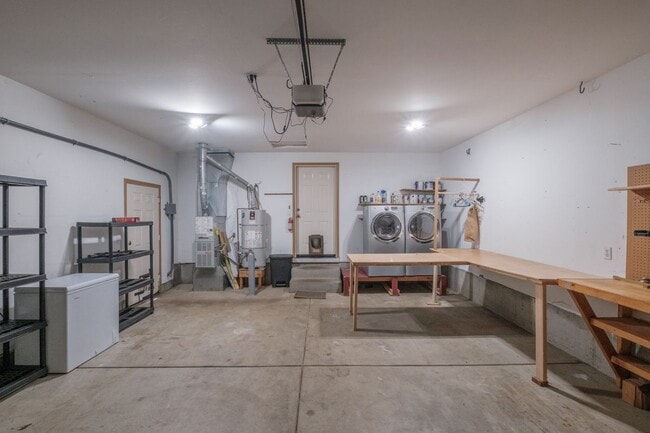 Building Photo - 5448 Siletz Ln