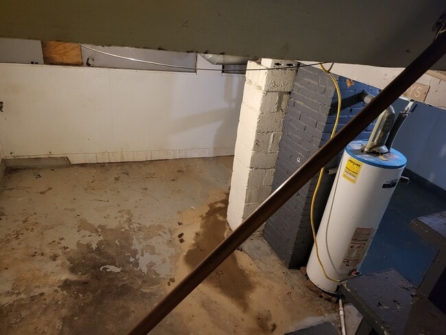 Building Photo - 1124 S Harlan Ave