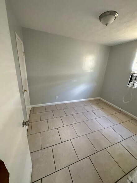 Building Photo - 1614 W 3rd St