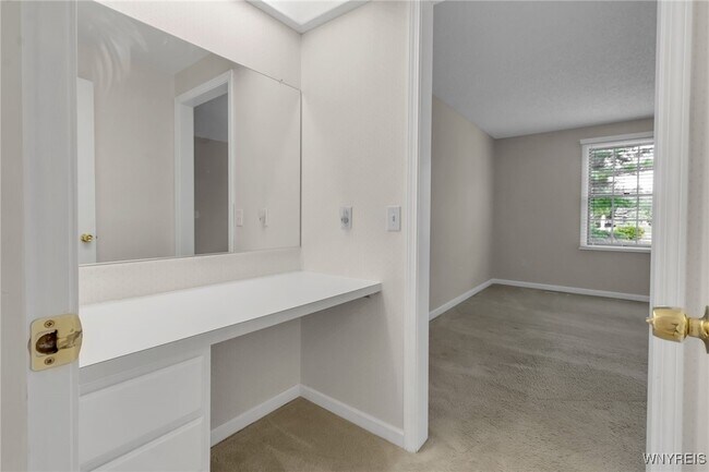 Building Photo - 16 Hubbardston Pl