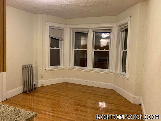 Building Photo - 171 Hemenway St