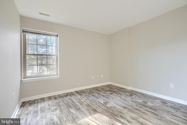 Building Photo - 201 Star Pointe Ct