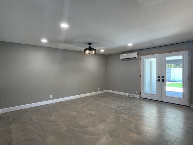 Building Photo - 7604 Sierra Azul Ave NE