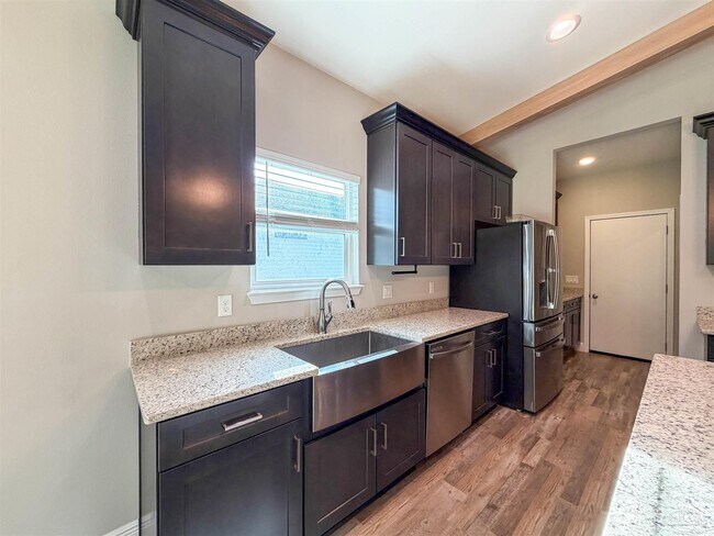 Building Photo - 1608 Toni St